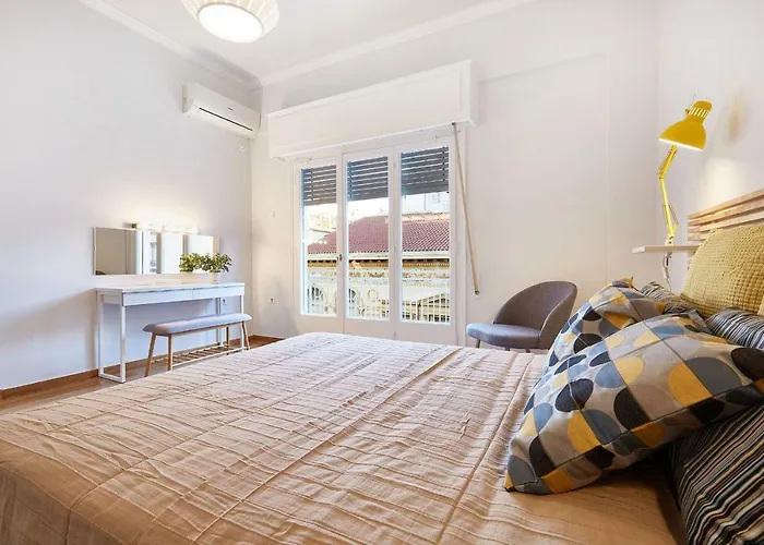 Chloe Boutique Apartments Metropolis